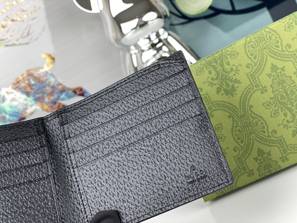 グッチ財布コピー着用イメージ